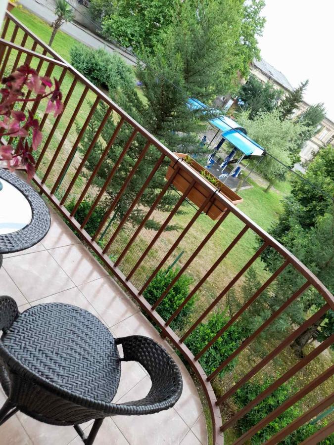 AnSeZa Hotell Kutaisi Eksteriør bilde